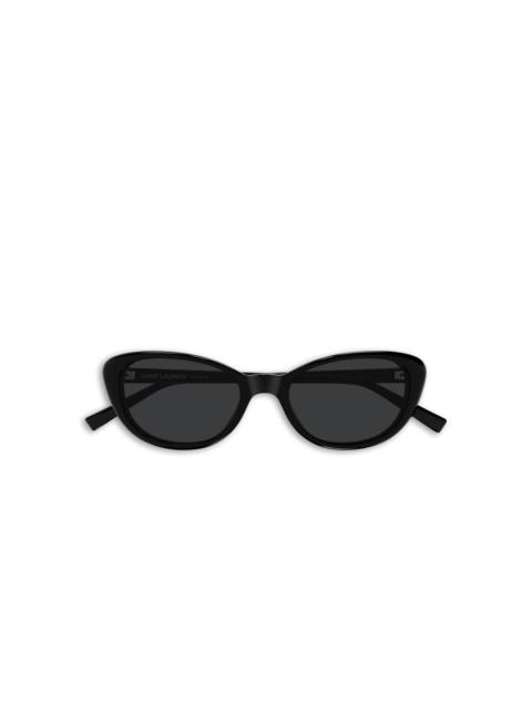cat-eye sunglasses