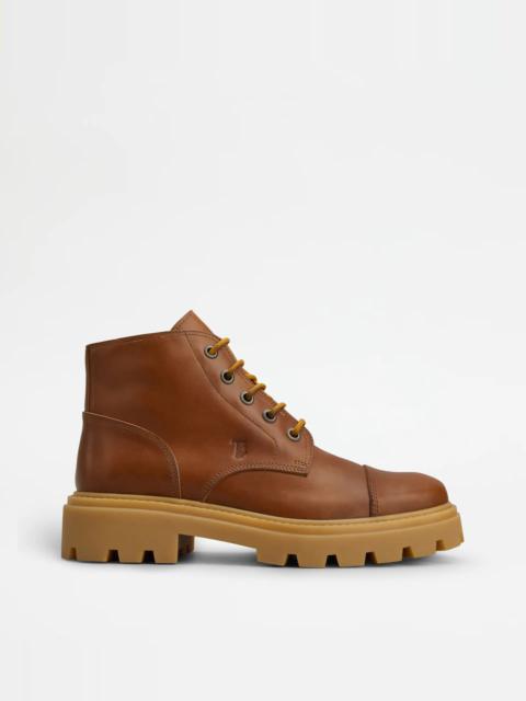 TOD'S ANKLE BOOTS IN LEATHER - BROWN