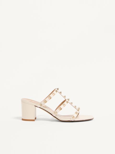 ROCKSTUD CALFSKIN LEATHER SLIDE SANDAL 60 MM
