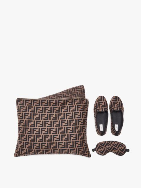 Brown cashmere travel set