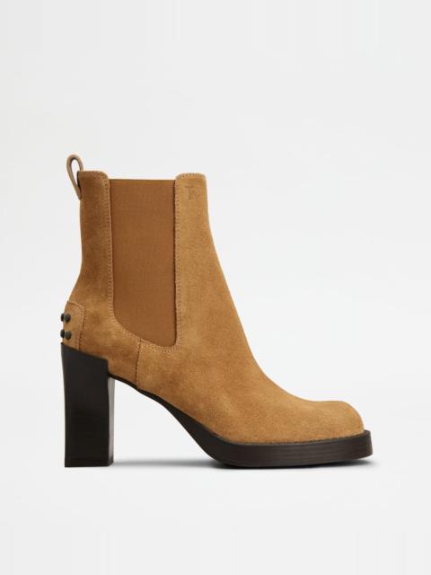 CHELSEA ANKLE BOOTS IN SUEDE - BROWN
