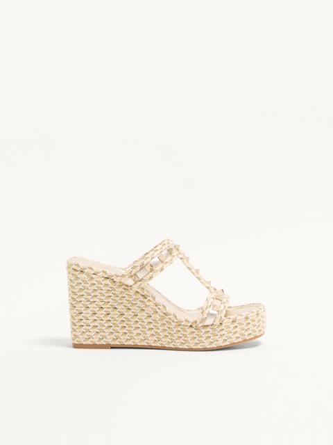 ROCKSTUD LAMINATED NAPPA WEDGE SANDAL 90 MM