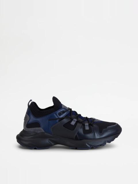 SNEAKERS IN LEATHER AND TECHNICAL FABRIC - BLUE