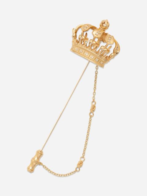 Crown stick pin brooch in yellow and white gold with curly gold thread embellishments and sphere