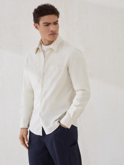 Garment-dyed easy fit shirt in narrow wale corduroy with chest pockets