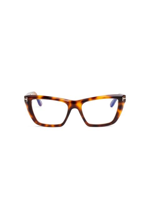 tortoiseshell-effect glasses