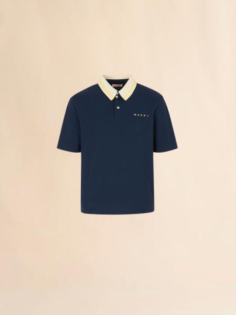 DEEP BLUE PIQUÉ POLO SHIRT WITH STRIPED COLLAR