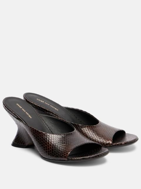 75 snake-effect leather wedge mules