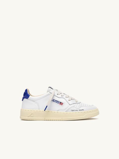 MEDALIST LOW SNEAKERS IN WHITE AND BEAUCOUP BLUE LEATHER