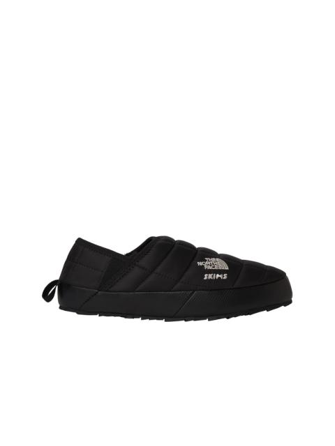 x SKIMS Thermoball Traction V Mule