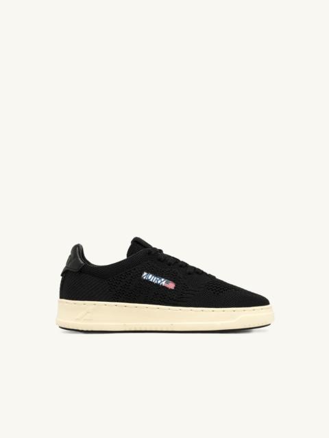 EASEKNIT MEDALIST LOW SNEAKERS IN BLACK COLOR FABRIC