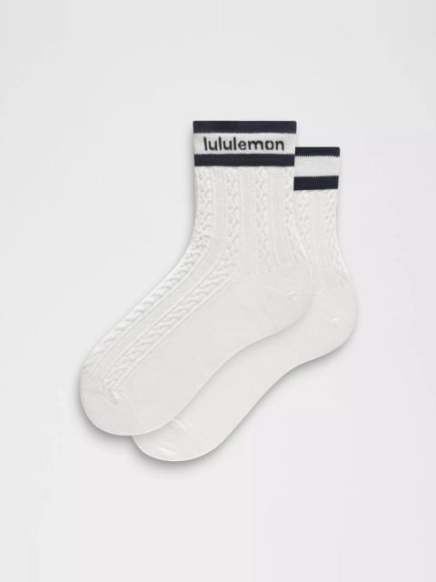 Unisex Cable-Knit Quarter Socks
