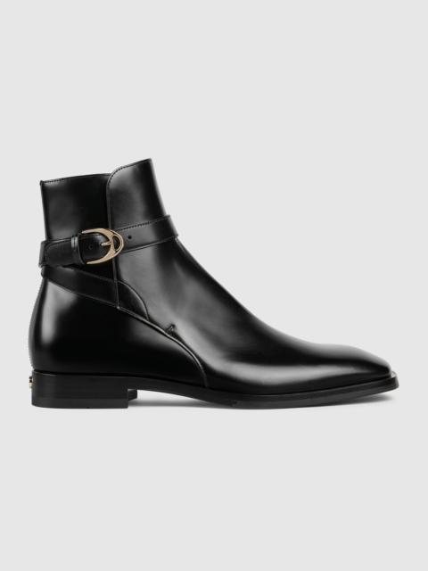 Men's boot with buckle
