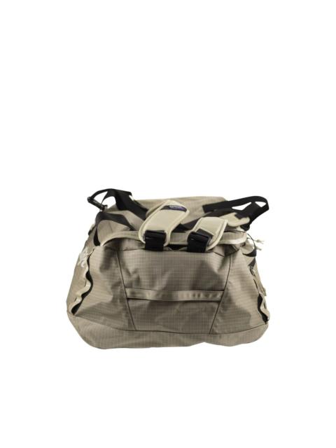 zip-fastening duffel bag
