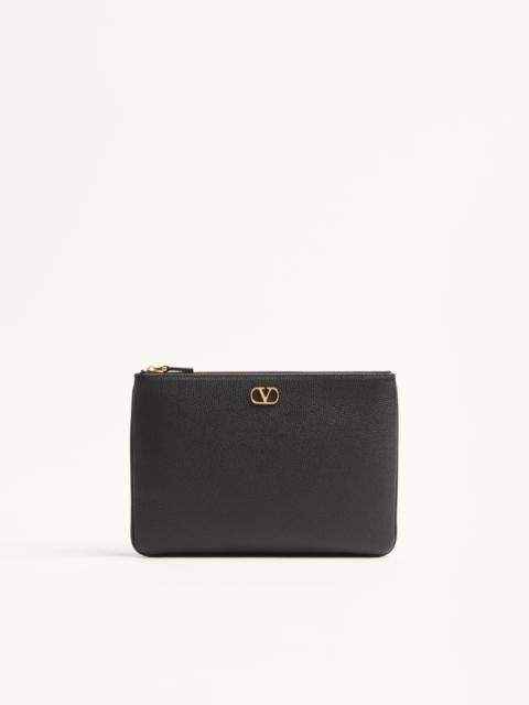 VLOGO SIGNATURE GRAINY CALFSKIN CLUTCH BAG