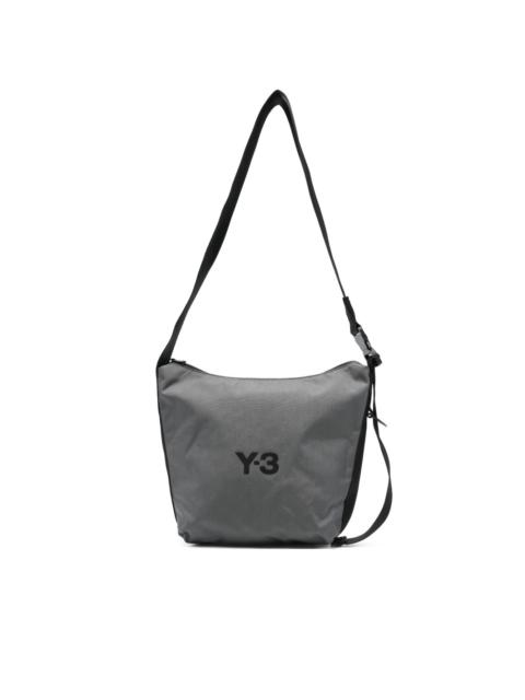 buckle-fastening messenger bag