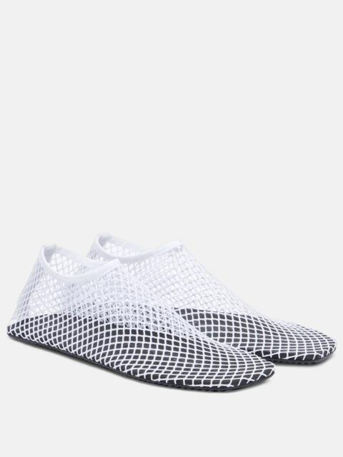 Mesh slip-on shoes
