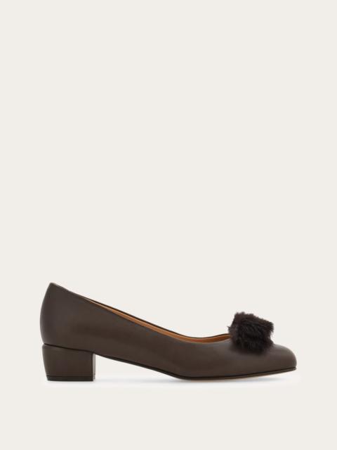 Vara block heel pump
