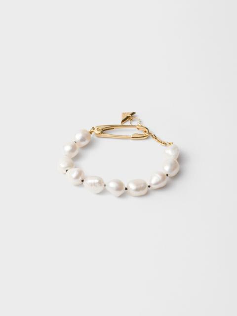 Metal bracelet with pearls