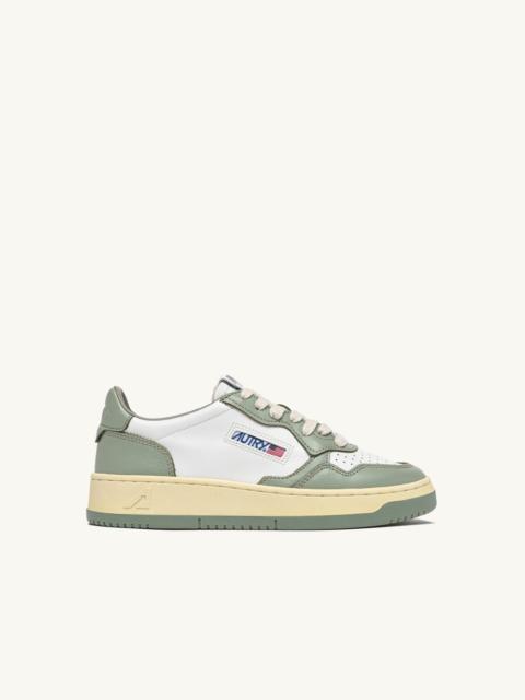MEDALIST LOW BICOLOR SNEAKERS IN WHITE AND SEA GRASS LEATHER