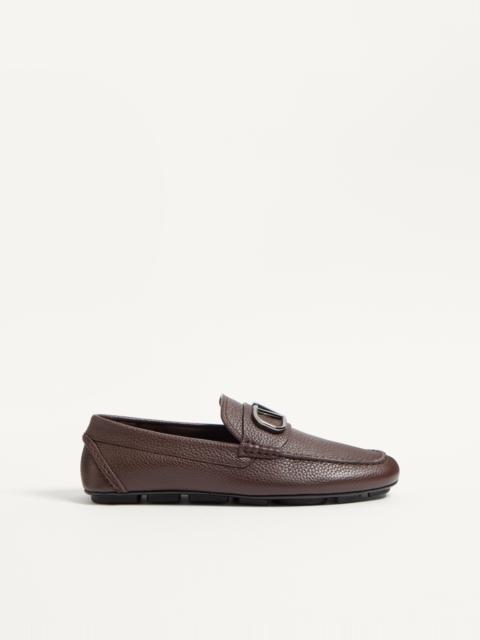 VLOGO SIGNATURE GRAINY CALFSKIN DRIVING SHOE