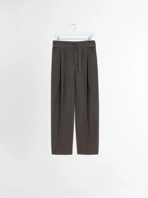 BELTED PLEATED PANTS