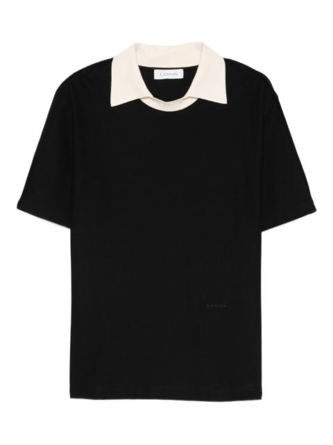 roun-neck collared T-shirt