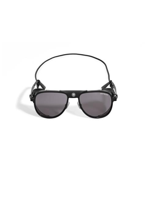 SQUARED SUNGLASSES WITH BLACK METAL FRAME