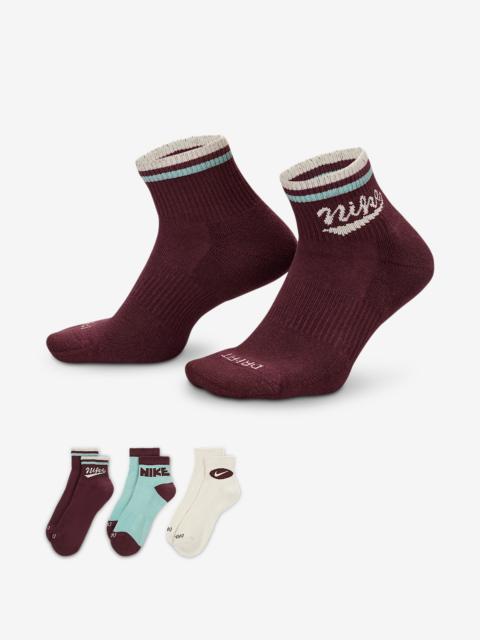 Nike Everyday Plus Ankle Socks (3 Pairs)