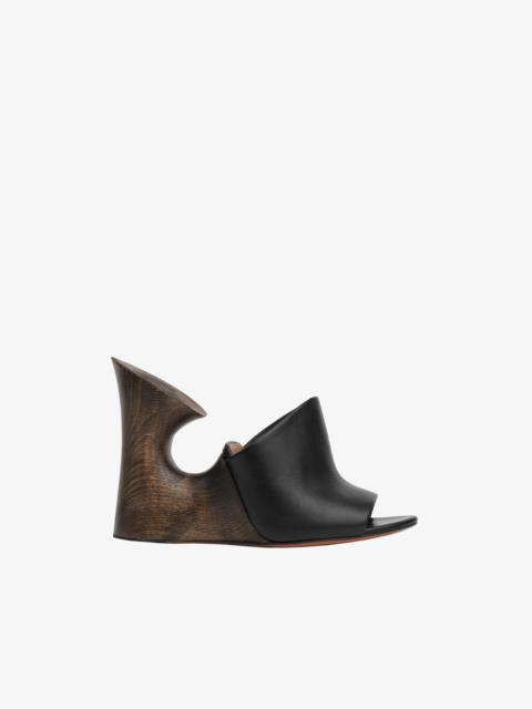 LA SCULPTURE MULES IN CALFSKIN & WOOD