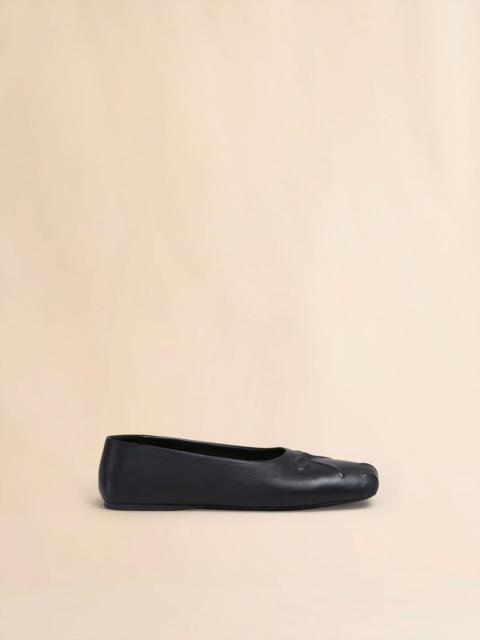 BLACK LEATHER SEAMLESS BALLET FLAT