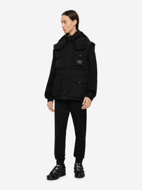 Dava gilet with closure