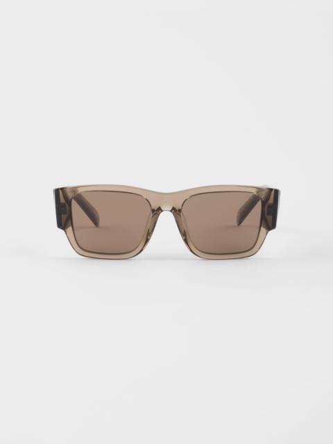 Sunglasses with triangle logo