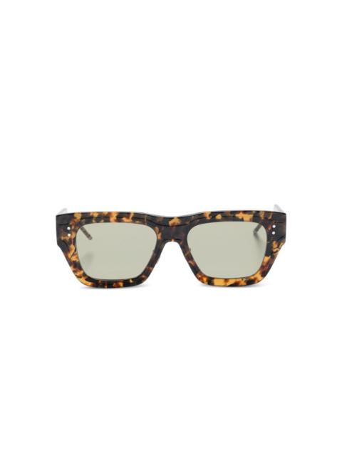 tortoiseshell-effect sunglasses