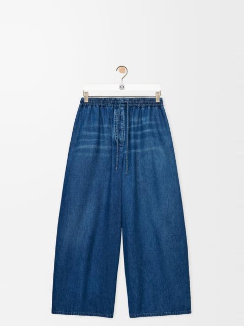Cropped trousers in denim