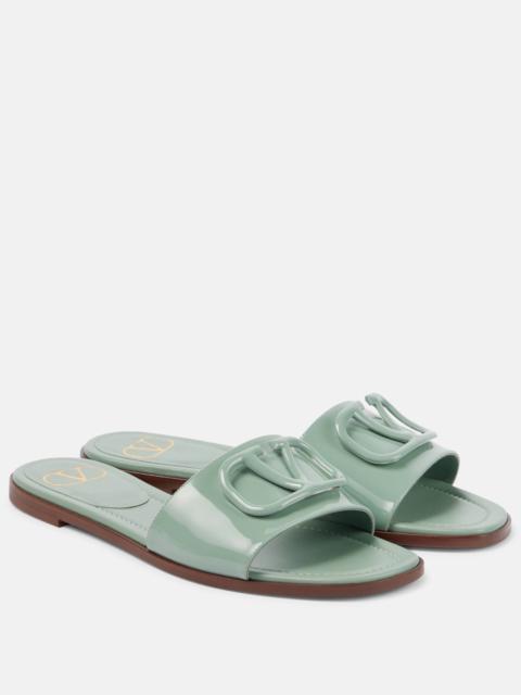 VLogo Signature patent leather slides