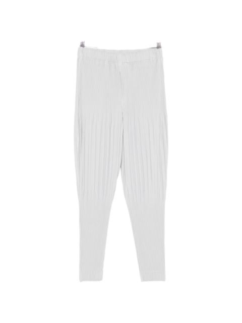 pleated tapered trousers