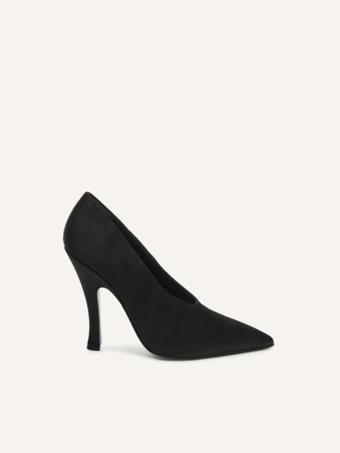 Sculptural pointed satin pumps in black