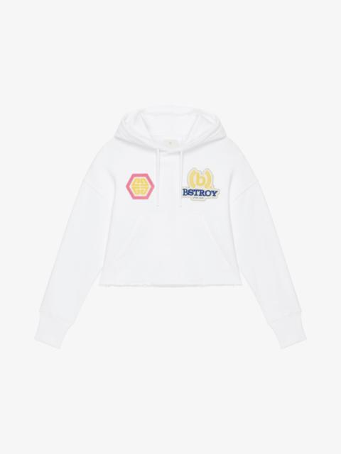CROPPED HOODIE WITH EMBROIDERED PATCHES