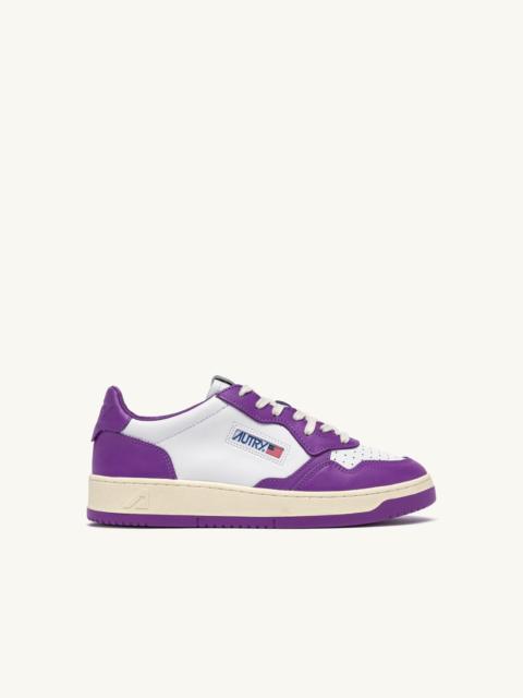 MEDALIST LOW BICOLOR SNEAKERS IN WHITE AND DEWBERRY LEATHER