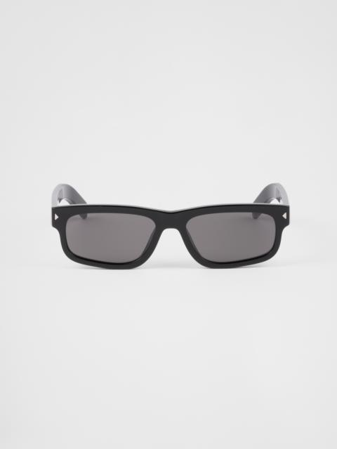 Sunglasses with the iconic metal plaque