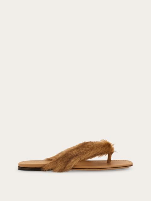 Thong sandal with fur detail