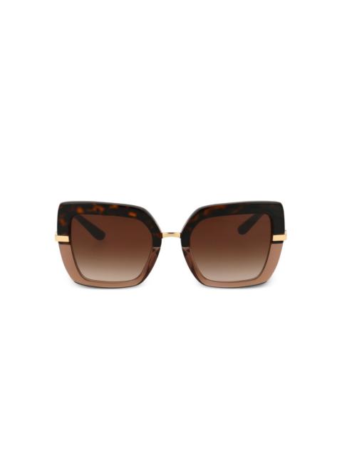 tortoiseshell-pattern sunglasses