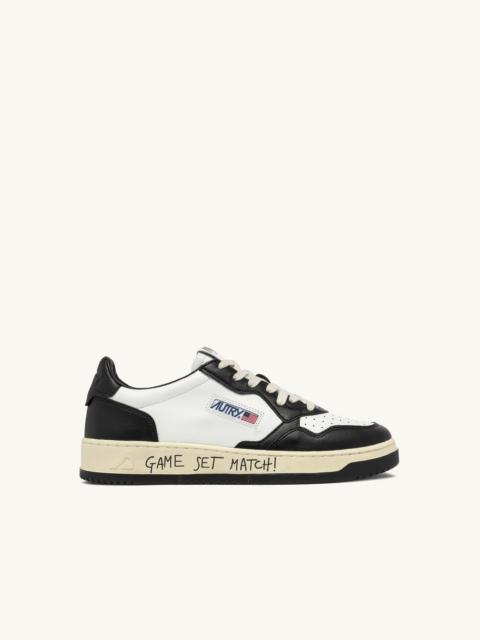 MEDALIST LOW SNEAKERS IN WHITE AND BLACK LEATHER WITH LETTERING