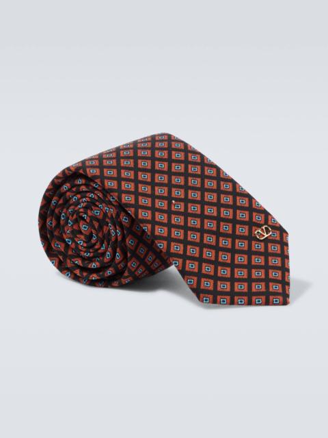 VLogo silk jacquard tie