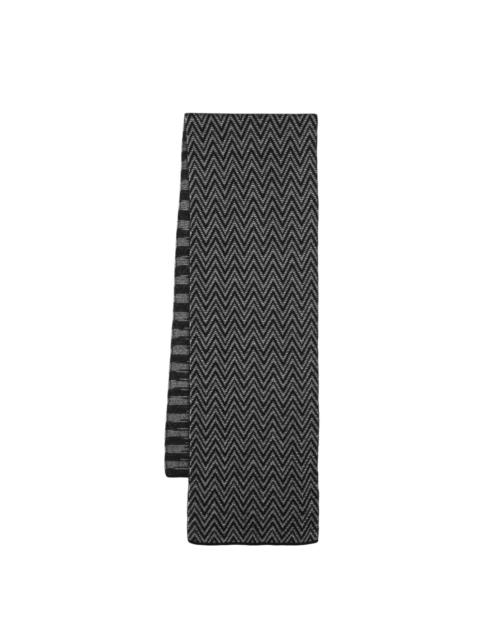 Zigzag reversible scarf