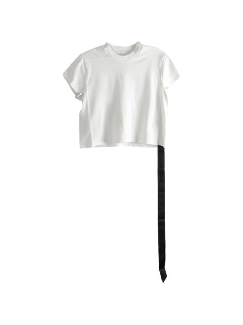 short-sleeved T-shirt