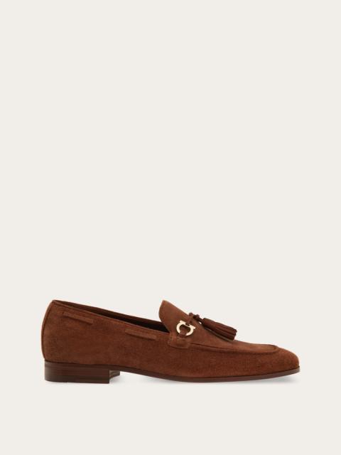 Loafer with tassels
