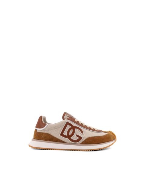 logo-details sneakers