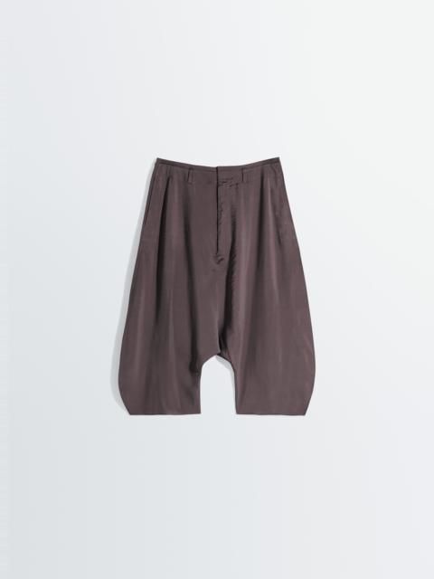CREASED DROPPED CROTCH BERMUDAS IN POLY VISCOSE TWILL